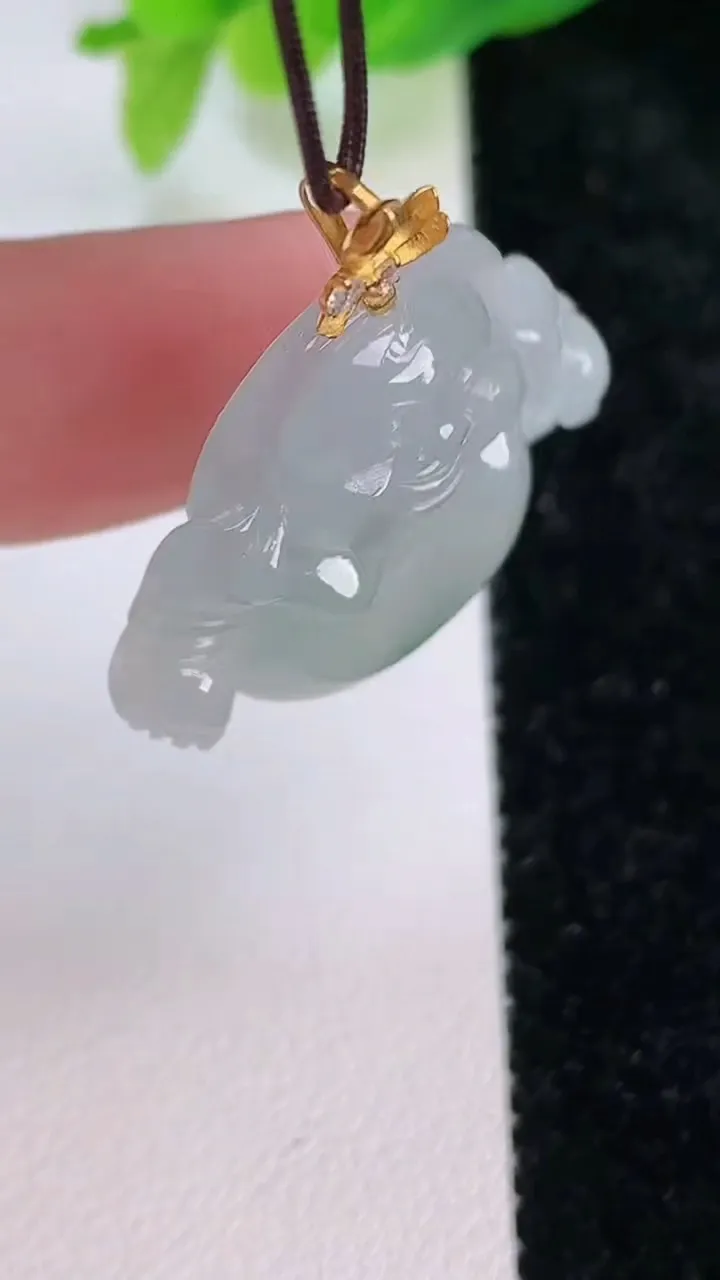 天然A货翡翠18k金飘花佛公吊坠，尺寸24-27.7-6.8，重量:6.65g
7月9日