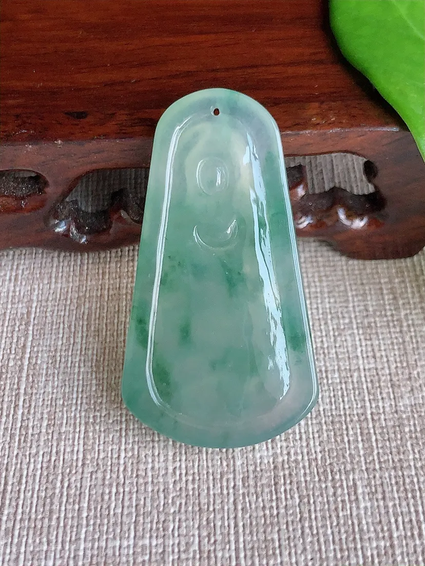 天然A货翡翠飘花大日如来吊坠尺寸44.4×24.3×5.3m量11.23g 0709