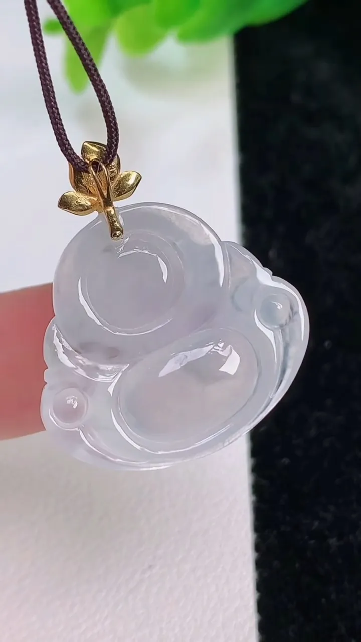天然A货翡翠种白冰佛公吊坠，尺寸21.2-23.5-5.5，重量:4.08g
7月9日