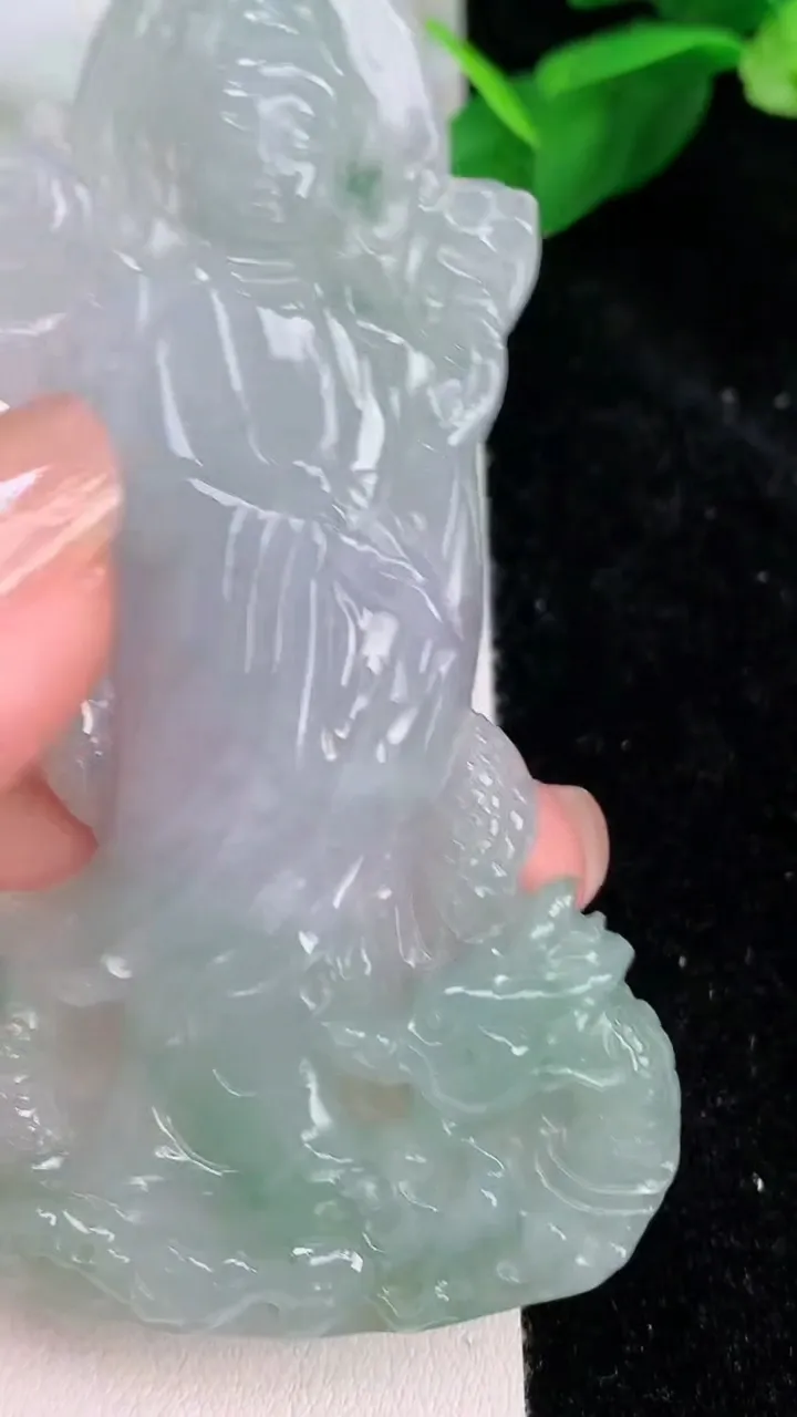 天然A货翡翠御龙观音菩萨吊坠，尺寸78.3-40.4-6，重量:28.90g
7月9日
