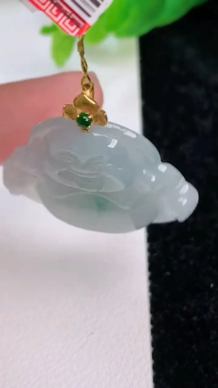 天然A货翡翠18k金飘花佛公吊坠，尺寸28.8-31.8-5.6，重量:8.35g
7月9日