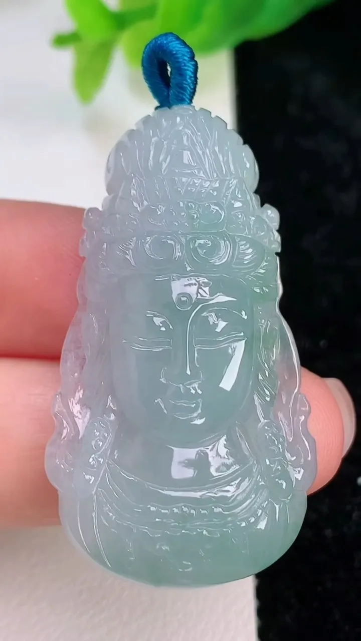 天然A货翡翠飘花观音头吊坠，尺寸42-23.5-5.2，重量:11.16g
7月9日