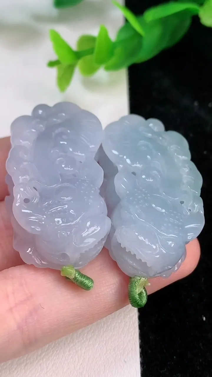 天然A货翡翠紫罗兰貔貅吊坠一对，尺寸39.2-21-11.7，重量:45.72g
7月9日