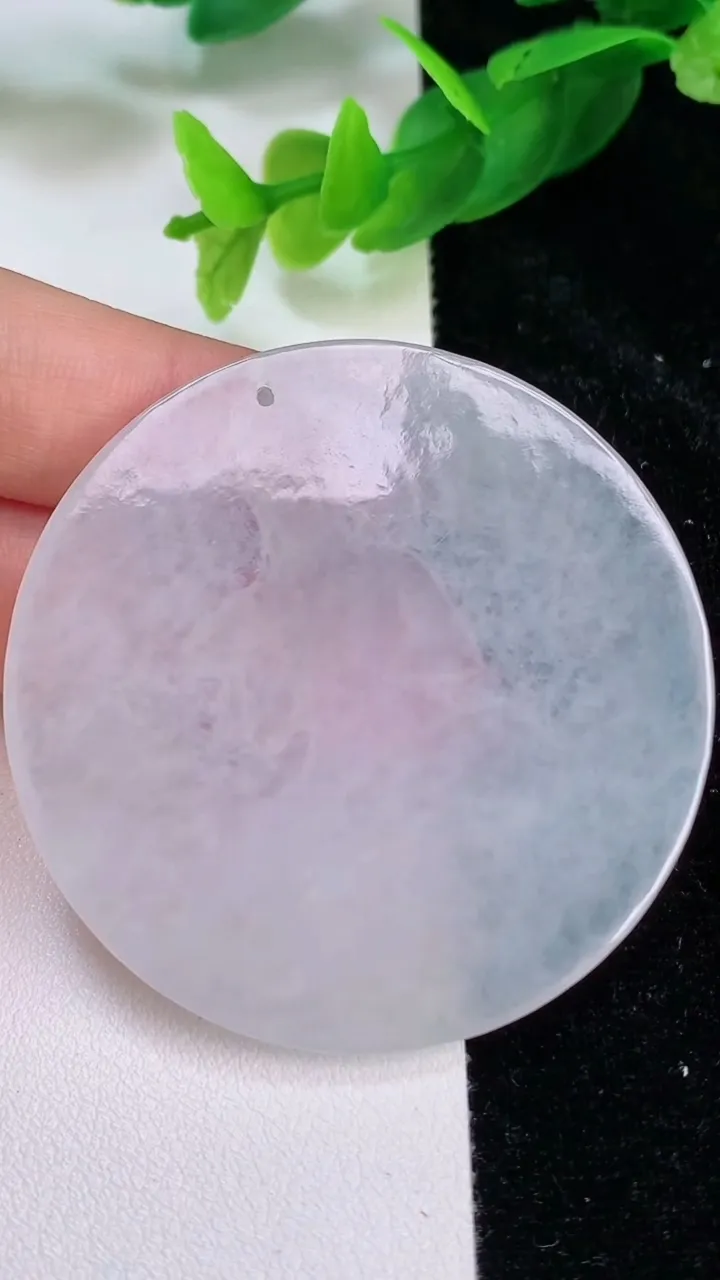 天然A货翡翠大势至观音菩萨吊坠，尺寸51.6-4.8，重量:27.36g
7月9日