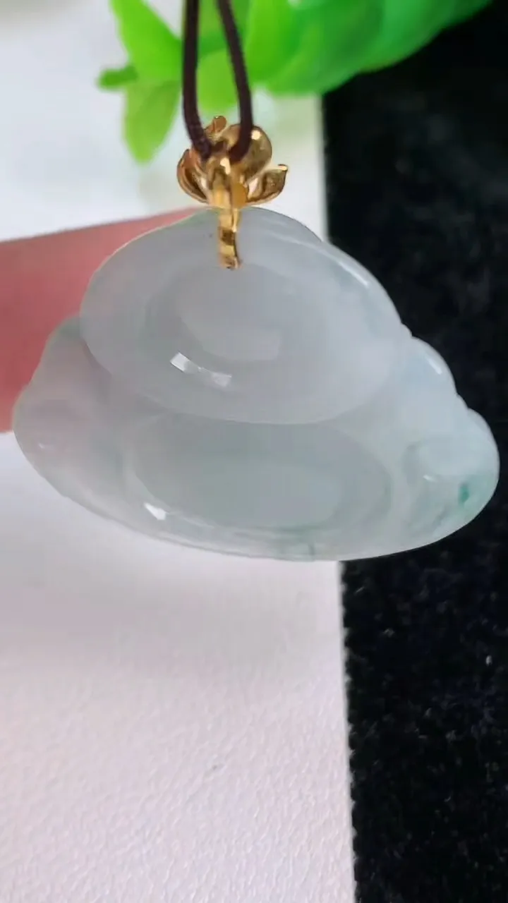 天然A货翡翠18k金飘花佛公吊坠，尺寸29.5-32.7-5.8，重量:8.28g
7月9日