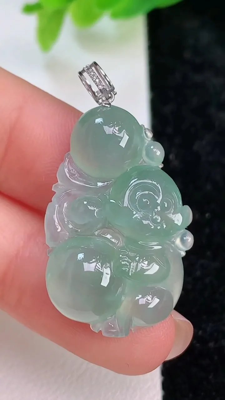 天然A货翡翠生肖猴吊坠，尺寸29.4-19-6.2，重量:5.11g
7月9日