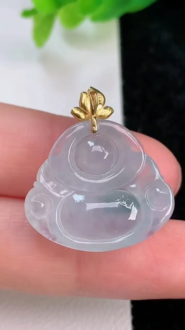 天然A货翡翠种飘花佛公吊坠，尺寸20.3-23.2-6.2，重量:4.61g
7月9日