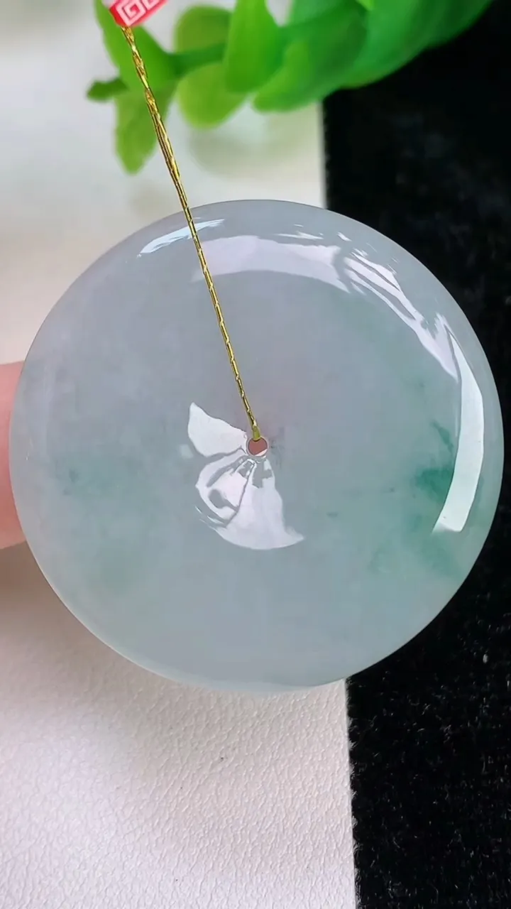 天然A货翡翠飘花平安扣吊坠，尺寸36-5.5，重量:16.38g
7月9日