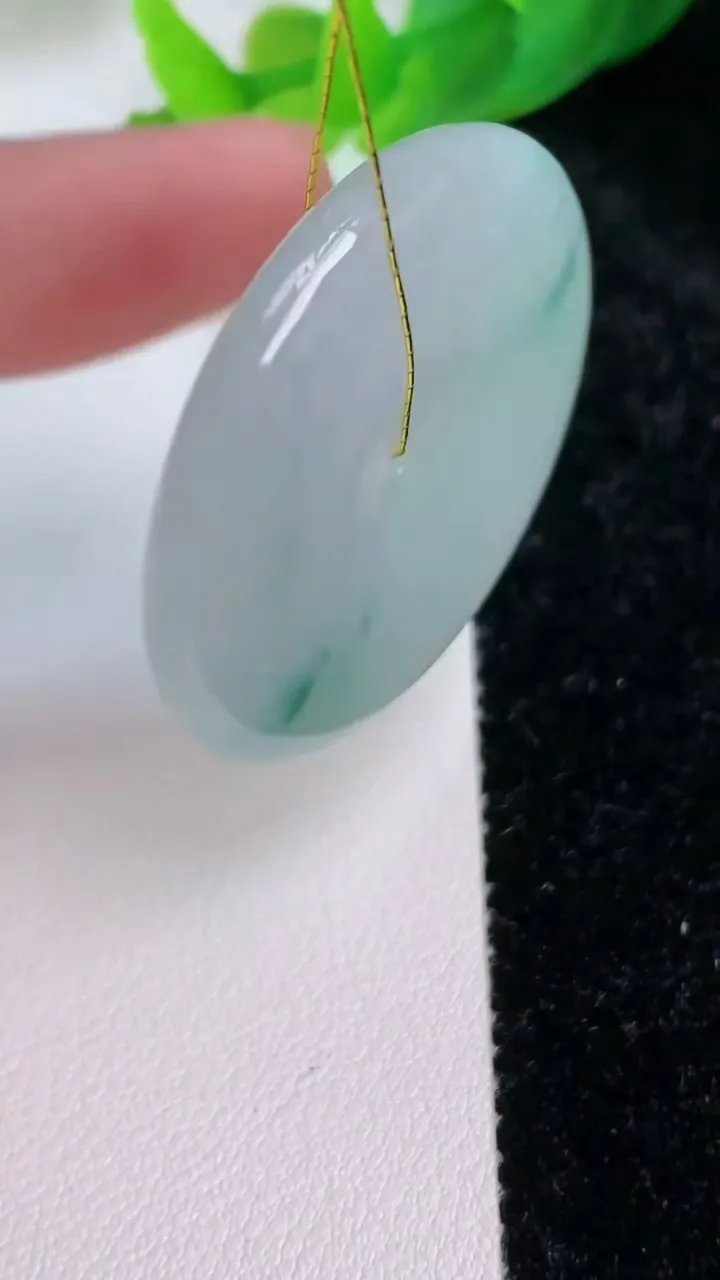 天然A货翡翠飘花平安扣吊坠，尺寸36-5.5，重量:16.38g
7月9日