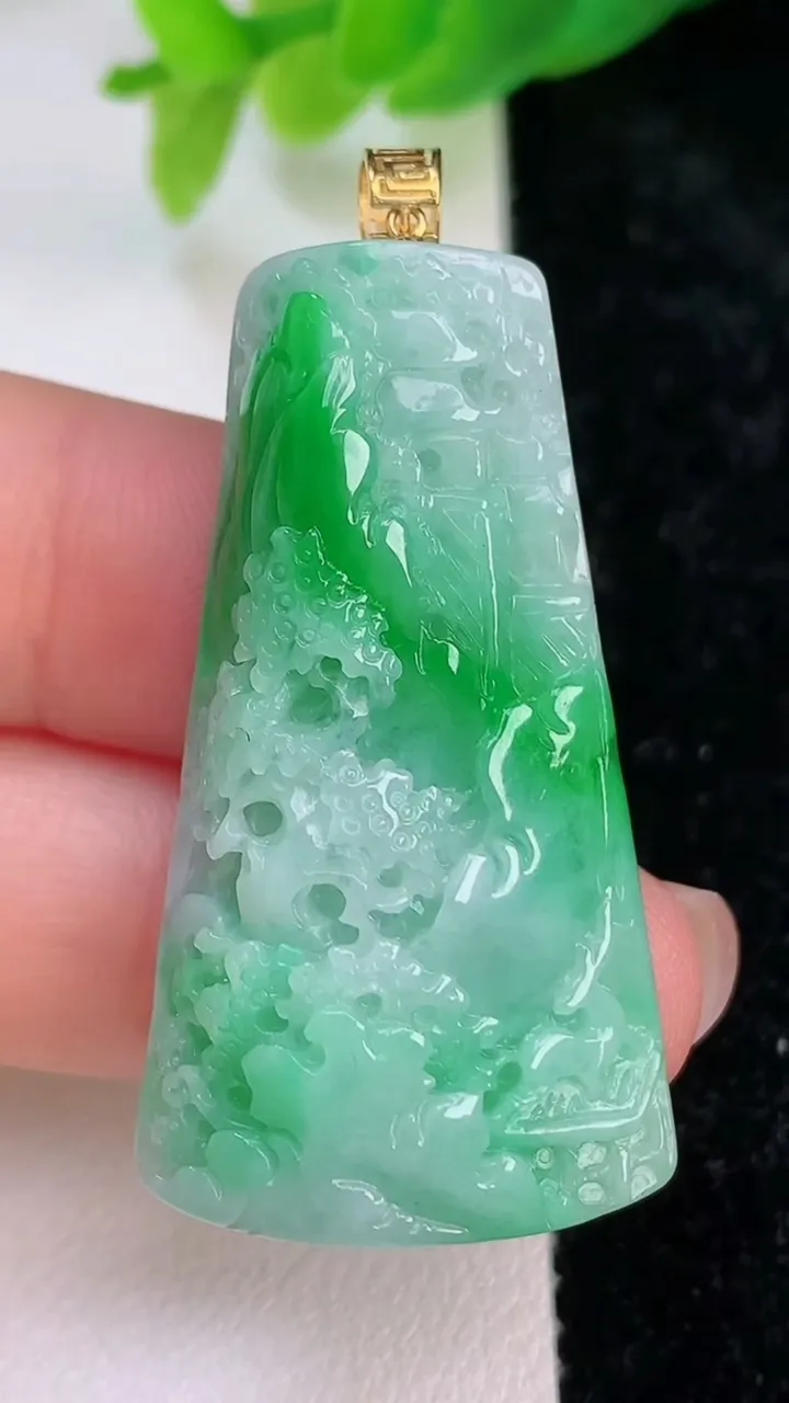 天然A货翡翠山水牌吊坠，尺寸40.8-21.7-8.3，重量:12.27g
7月9日