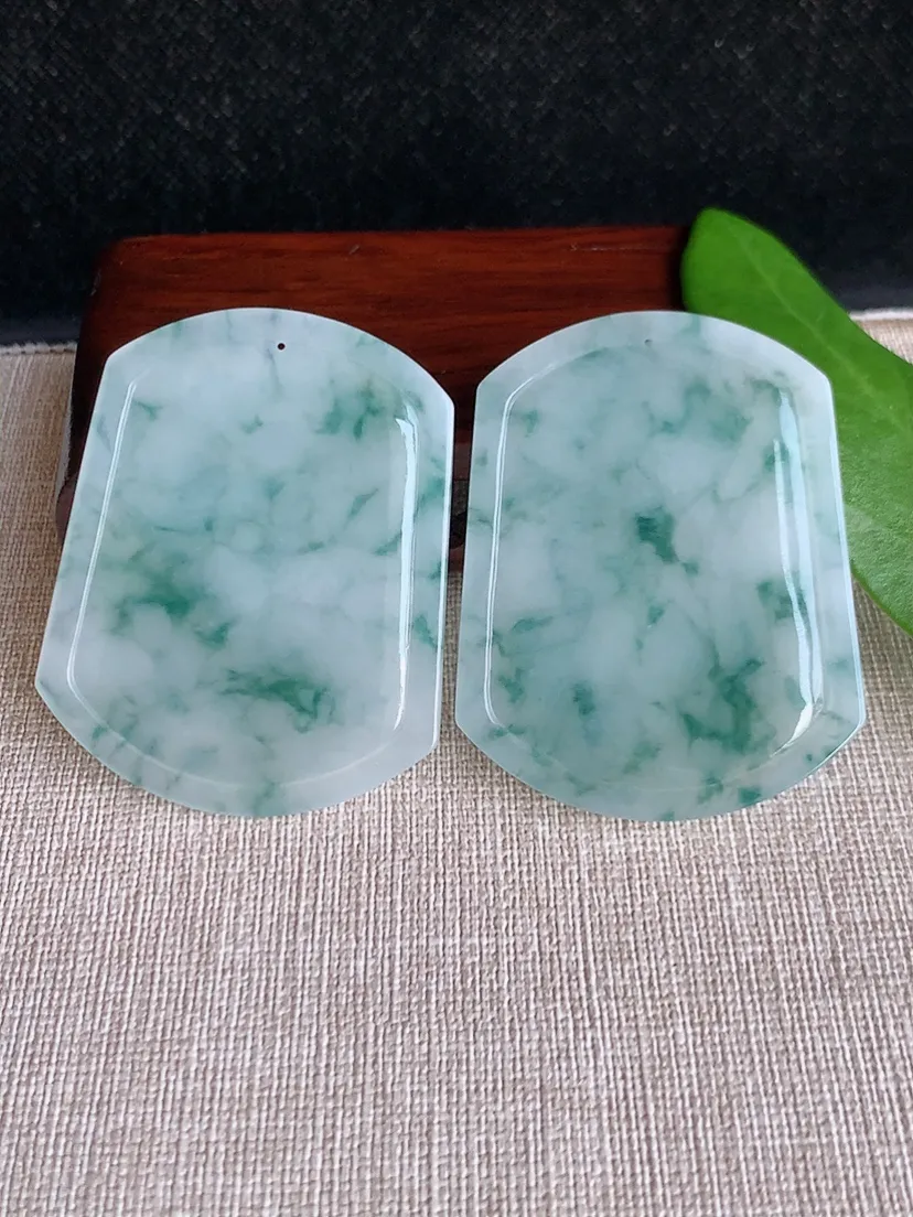 天然A货翡翠飘花龙凤牌龙凤呈祥吊坠一对尺寸51.7×41.2×5.5m量51.60g 0709