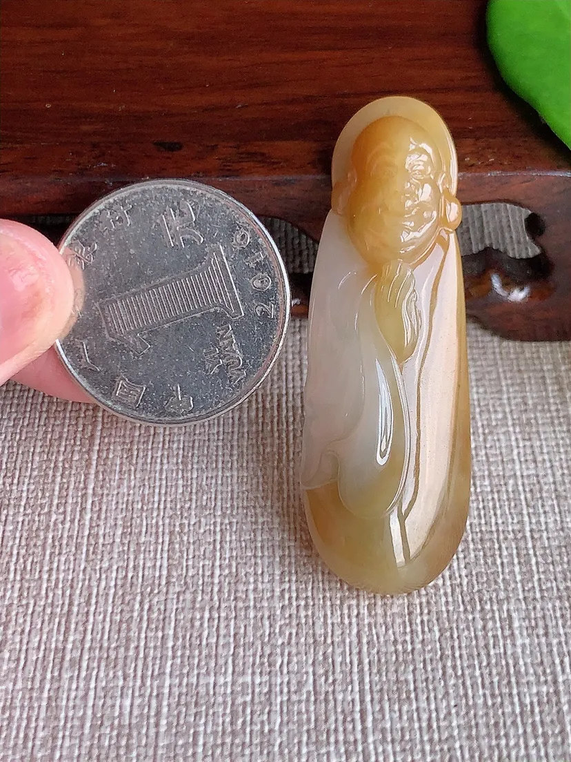 天然A货翡翠飘黄翡沙弥吊坠尺寸48.7×16.8×10m量14.15g 0709