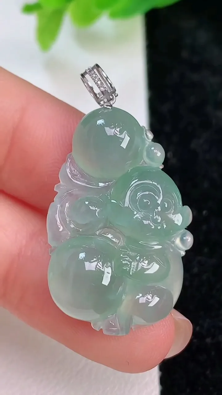 天然A货翡翠生肖猴吊坠，尺寸29.4-19-6.2，重量:5.11g
7月9日