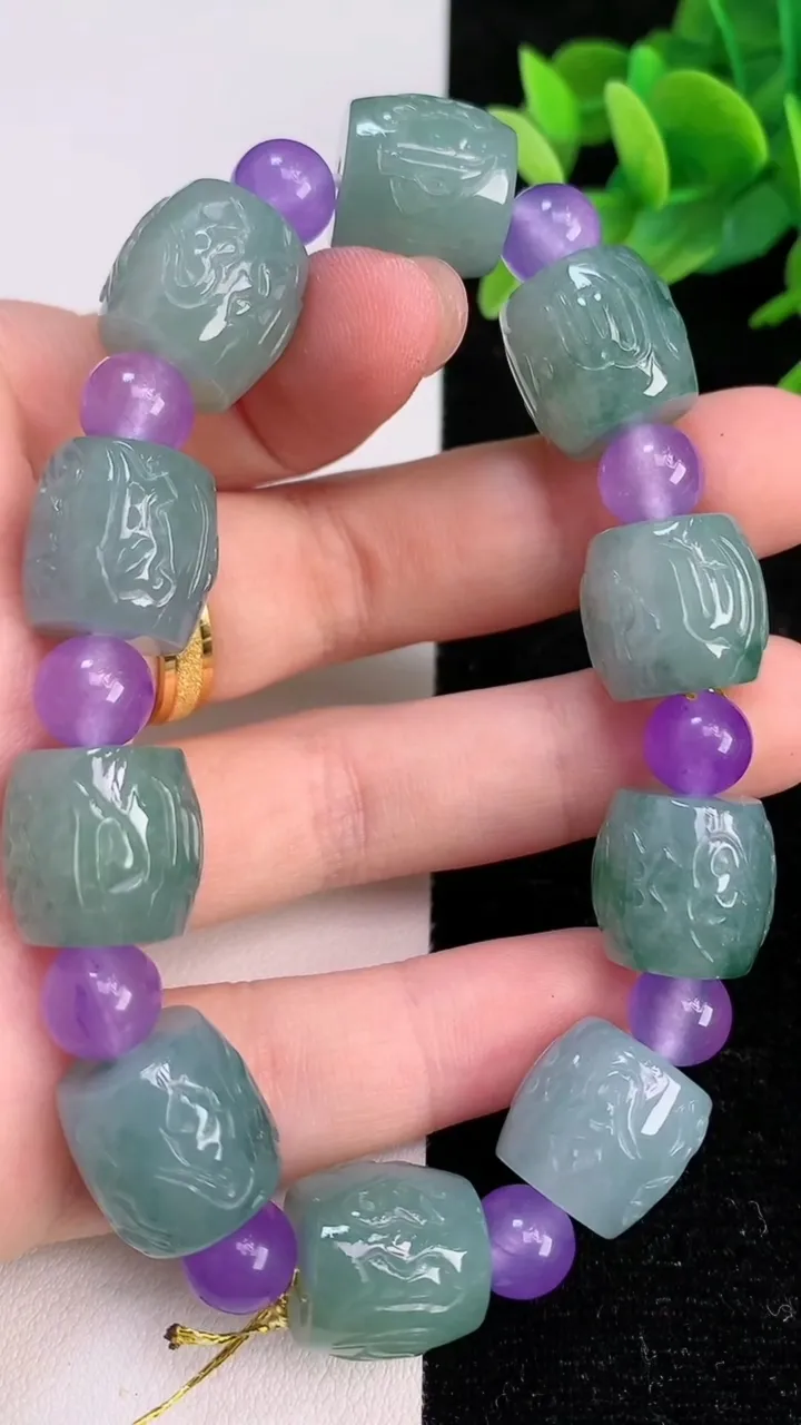 天然A货翡翠飘花雕花路路通手串，尺寸12.8-13，重量:59.17g7月9日
工厂直销收藏佳品,种好水足，色泽均匀，有种有色，上手高大气！