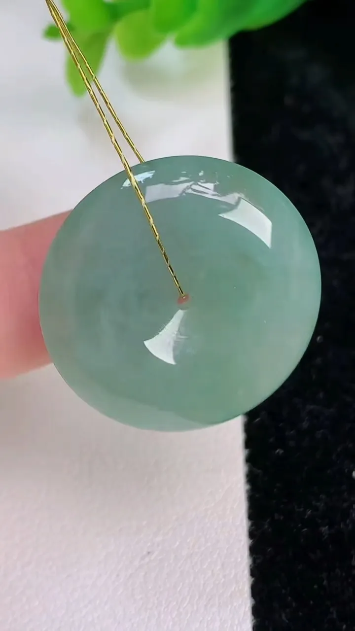 天然A货翡翠平安扣吊坠，尺寸26-6，重量:8.27g
7月9日