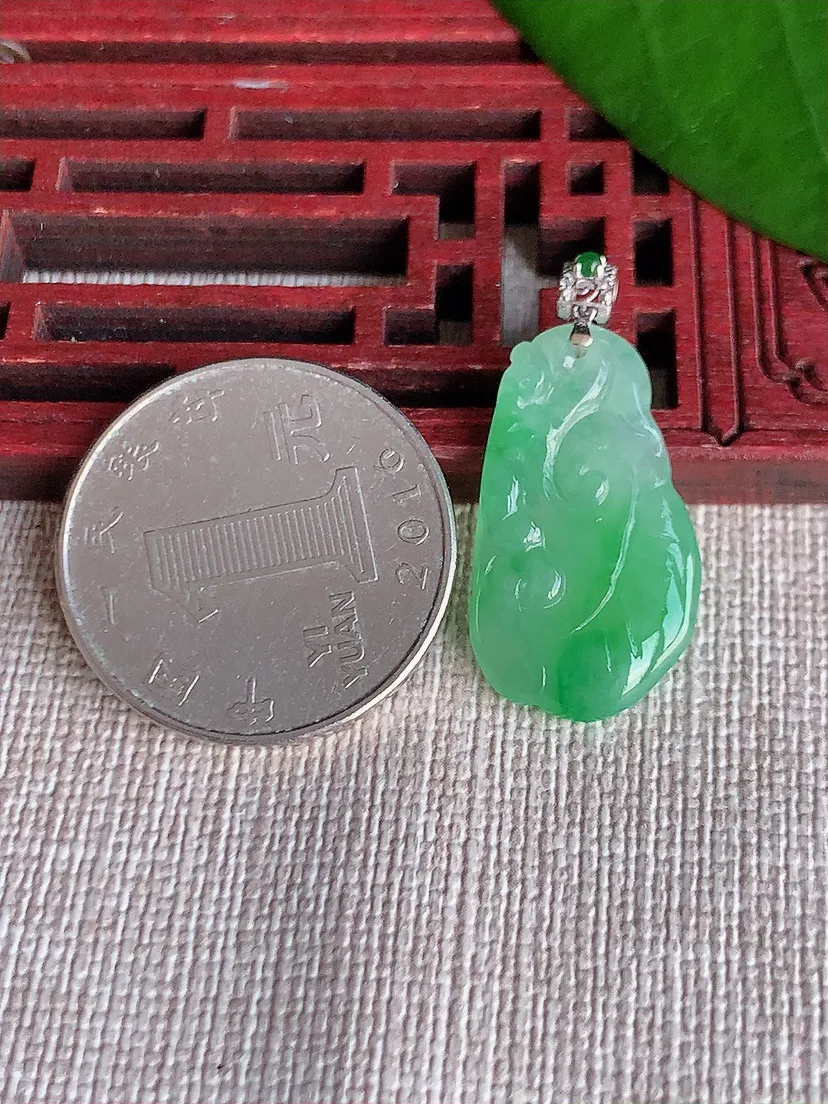 天然A货翡翠18K金扣头飘绿如意吊坠尺寸24.3×13.8×4.2m量2.80g 0709