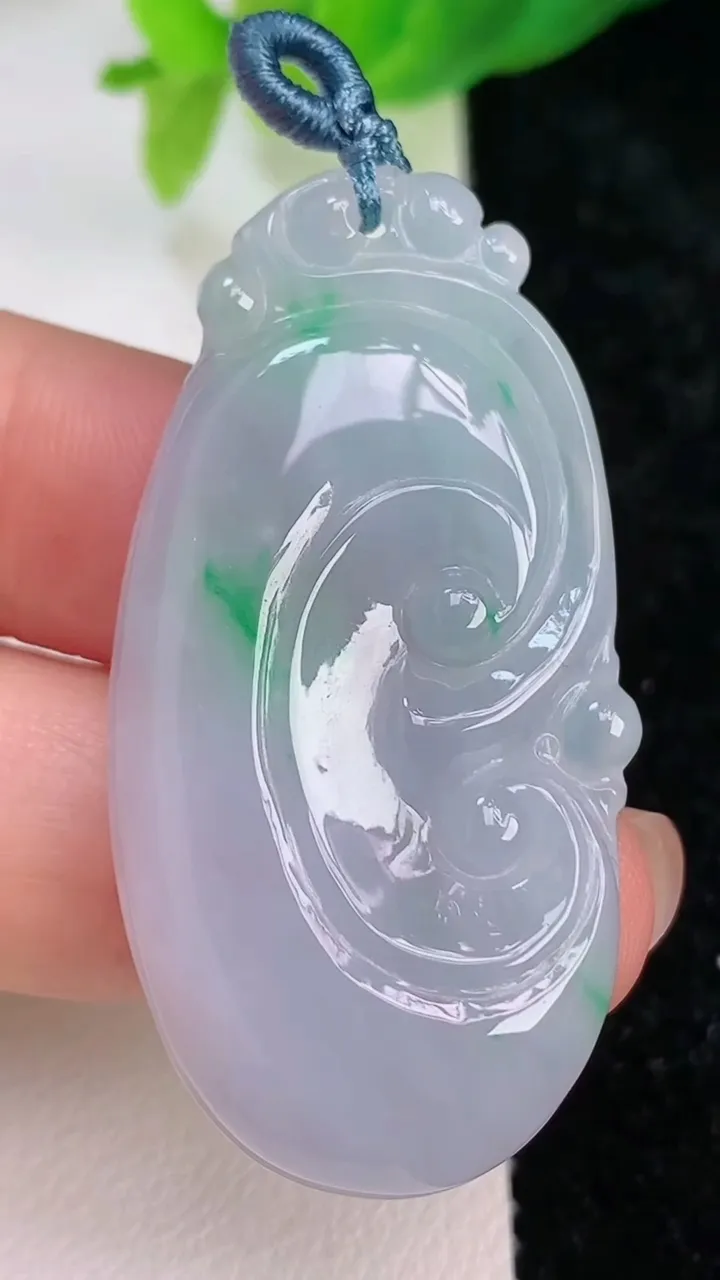 天然A货翡翠如意吊坠，尺寸45.6-24-5.7，重量:11.64g
7月9日