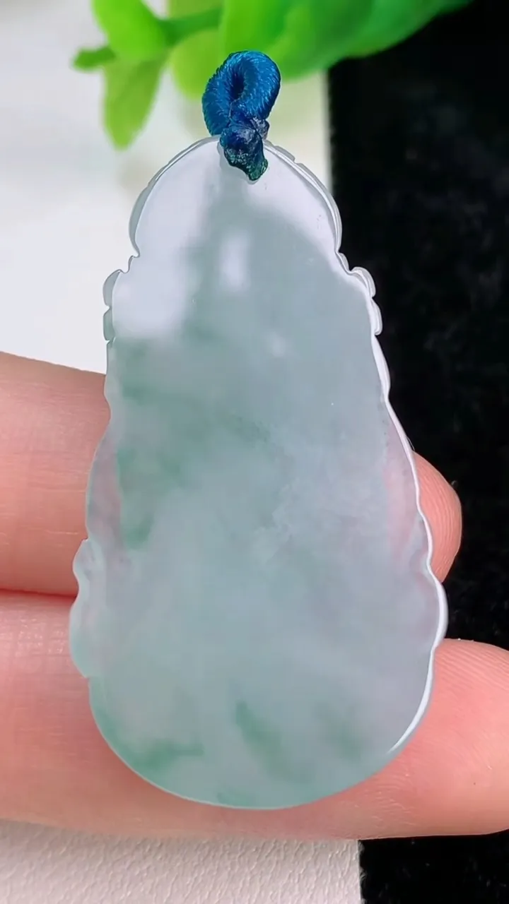 天然A货翡翠飘花观音头吊坠，尺寸42-23.5-5.2，重量:11.16g
7月9日