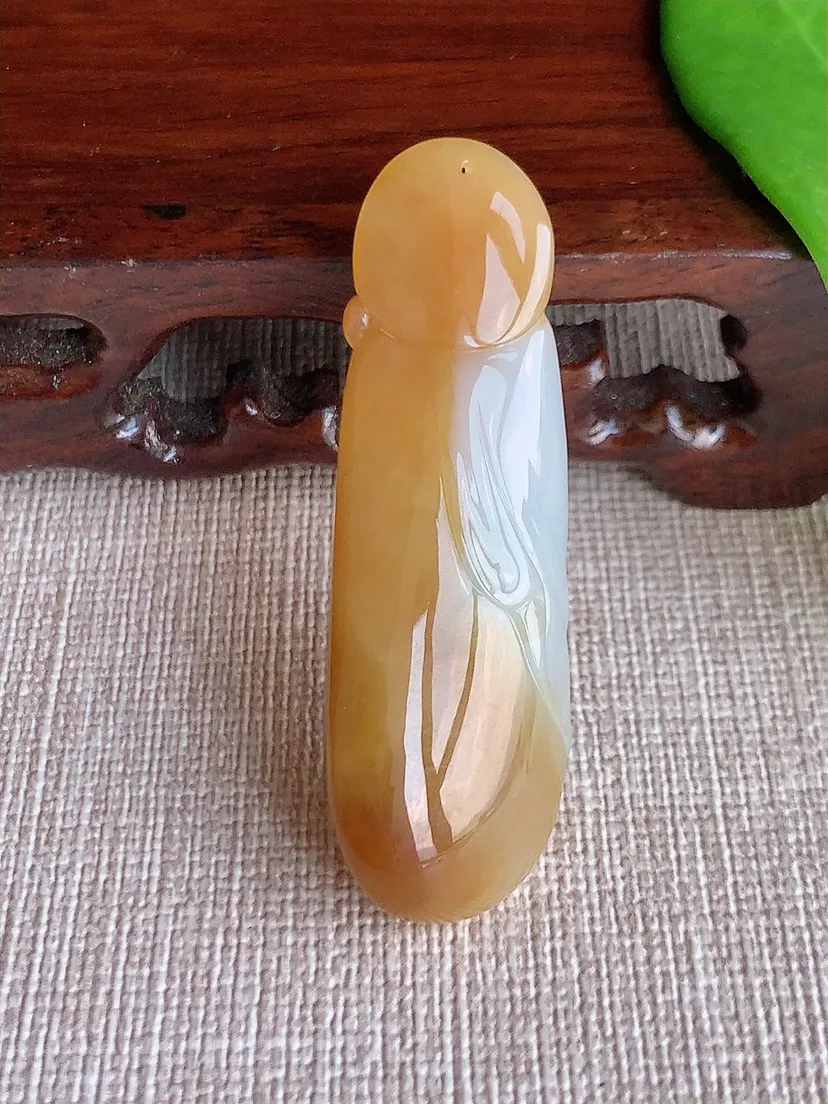 天然A货翡翠飘黄翡沙弥吊坠尺寸48.7×16.8×10m量14.15g 0709