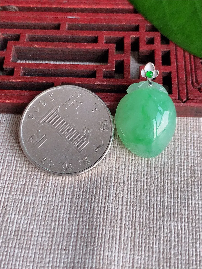 天然A货翡翠18K金扣头飘绿福瓜吊坠尺寸25.2×19.3×16×9m量5.30g 0709