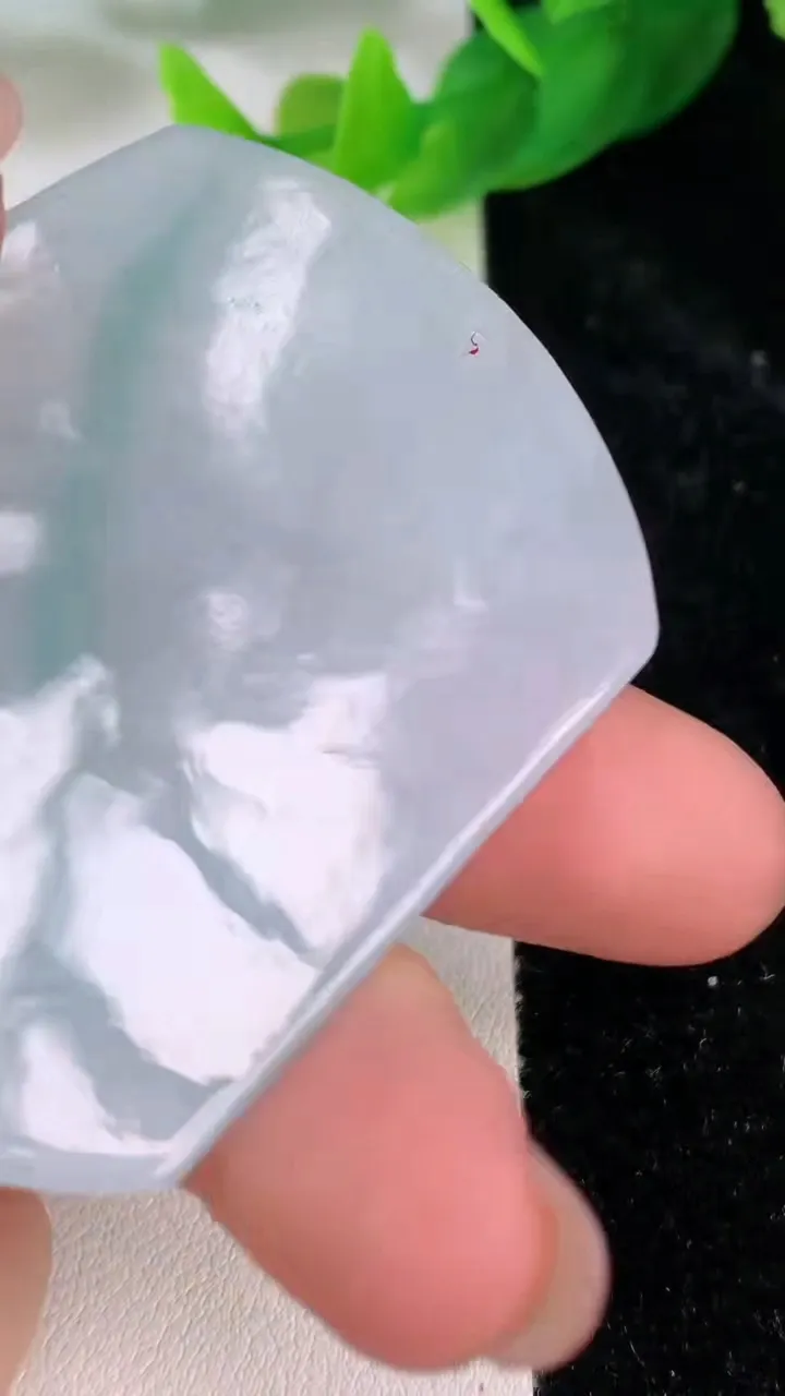 天然A货翡翠虚空藏观音菩萨吊坠，尺寸54-41.6-5.5，重量:29.94g
7月9日