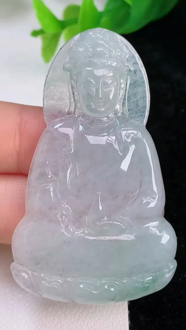 天然A货翡翠观音菩萨吊坠，尺寸57.6-35-4.2，重量:14.28g
7月9日