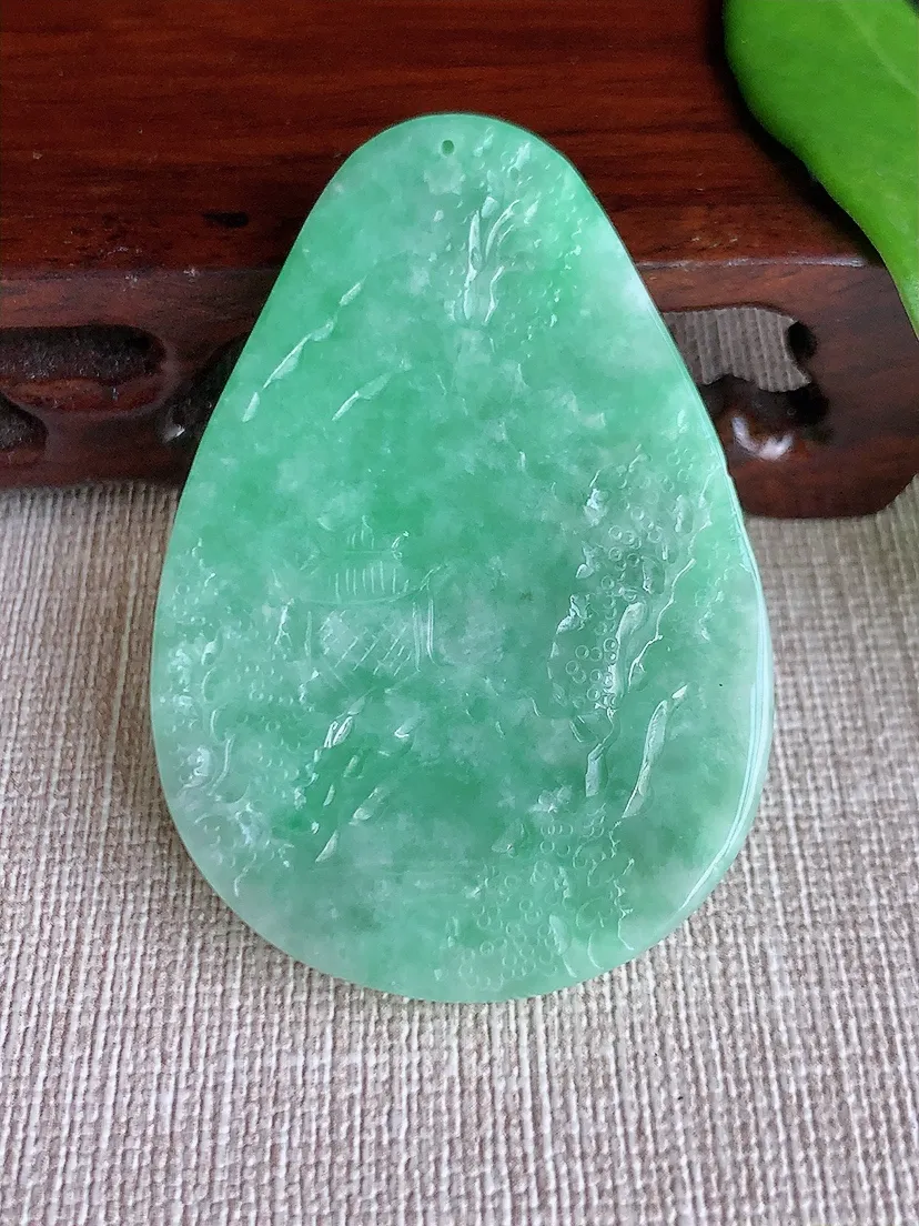 天然A货翡翠冰润飘绿意境山水牌吊坠 尺寸54.2×37.5×8.3m量33.22g 0709