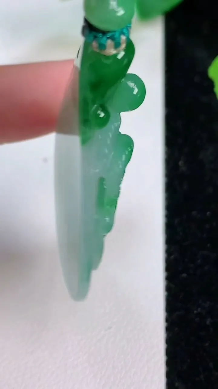 天然A货翡翠生肖羊吊坠，尺寸54.3-27-8，重量:21.38g
7月10日