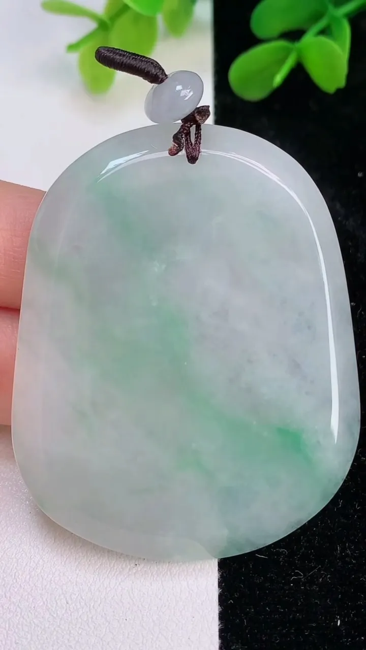天然A货翡翠生肖虎吊坠，尺寸56-44.2-7.6，重量:36.10g
7月10日