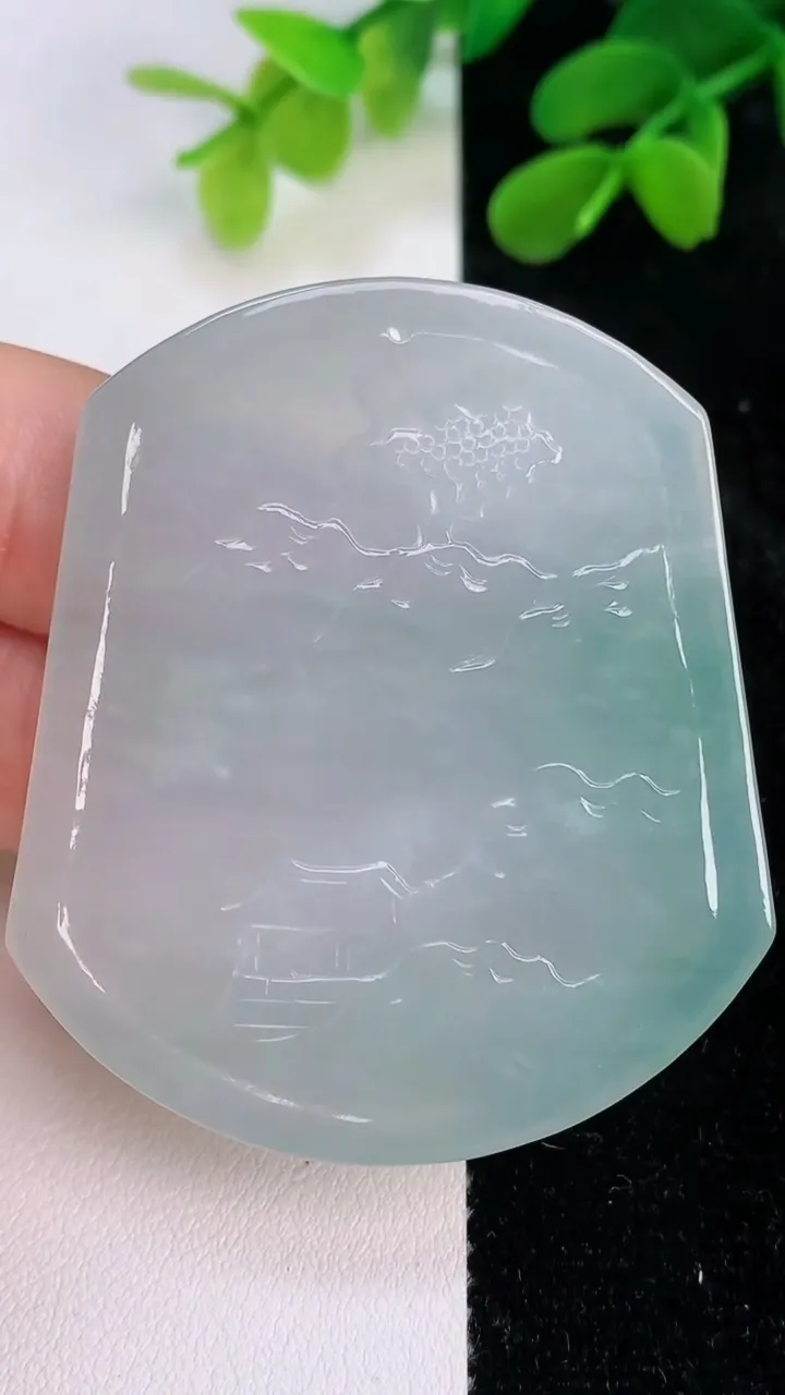 天然A货翡翠山水牌吊坠，尺寸53.4-47-4.3，重量:25.68g
7月10日