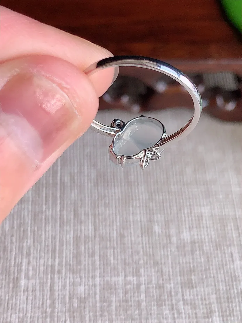 天然A货翡翠18K金镶嵌白月光葫芦戒指 圈口17.3裸石尺寸10×6.8mm 重量1.55g 0709