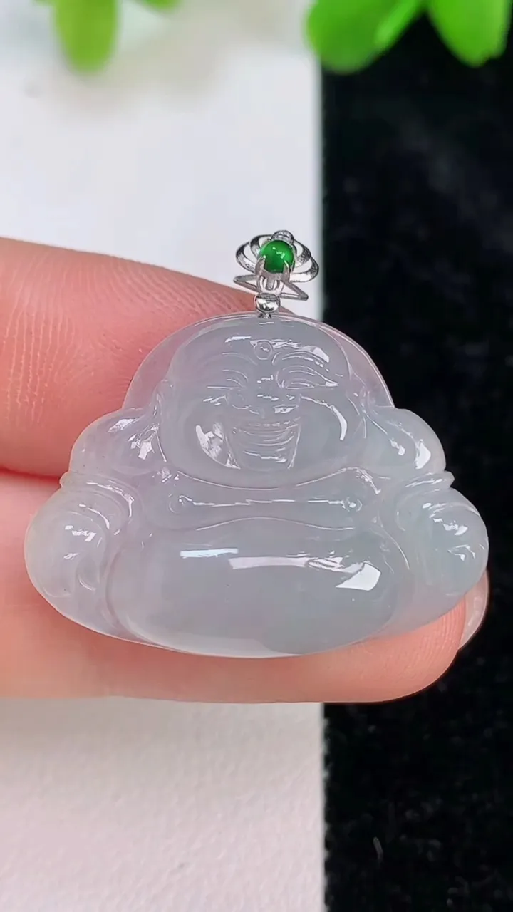 天然A货翡翠种白冰佛公吊坠，尺寸29-22.3-5.6，重:5.85g
7月10日