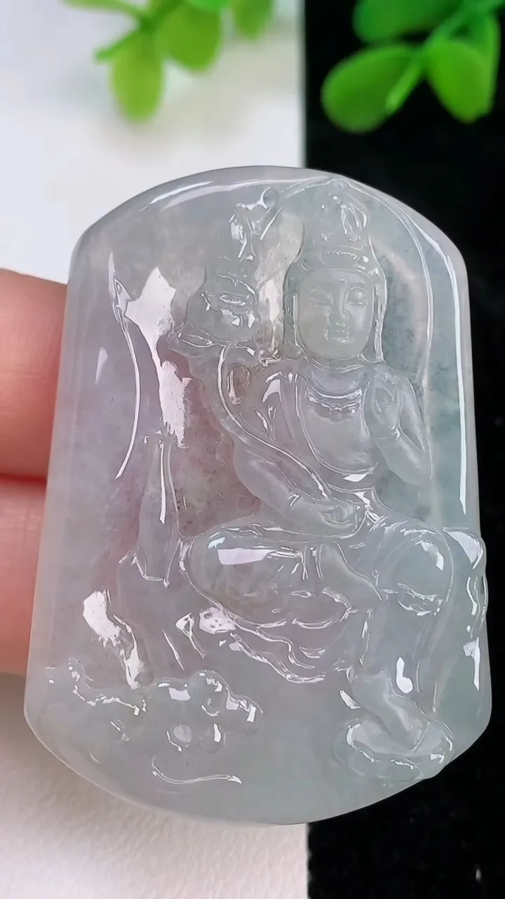 天然A货翡翠大势至观音菩萨吊坠，尺寸49.6-34.5-5，重量:18.92g
7月10日
