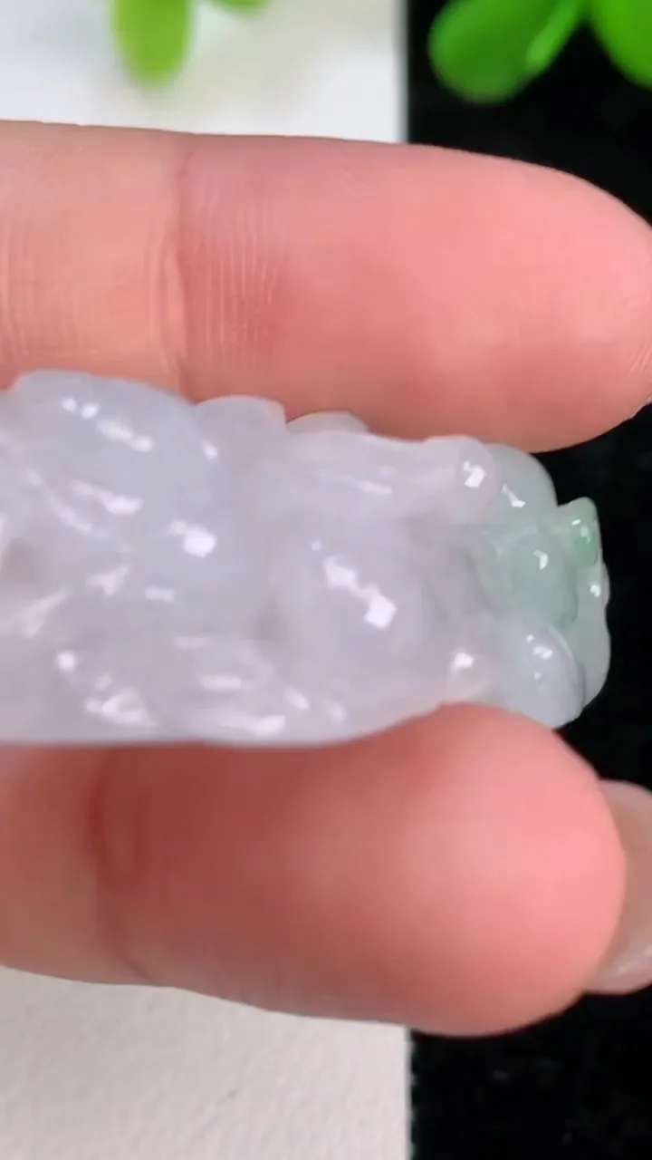 天然A货翡翠貔貅吊坠，尺寸42-21.4-13.6，重量:25.12g
7月10日