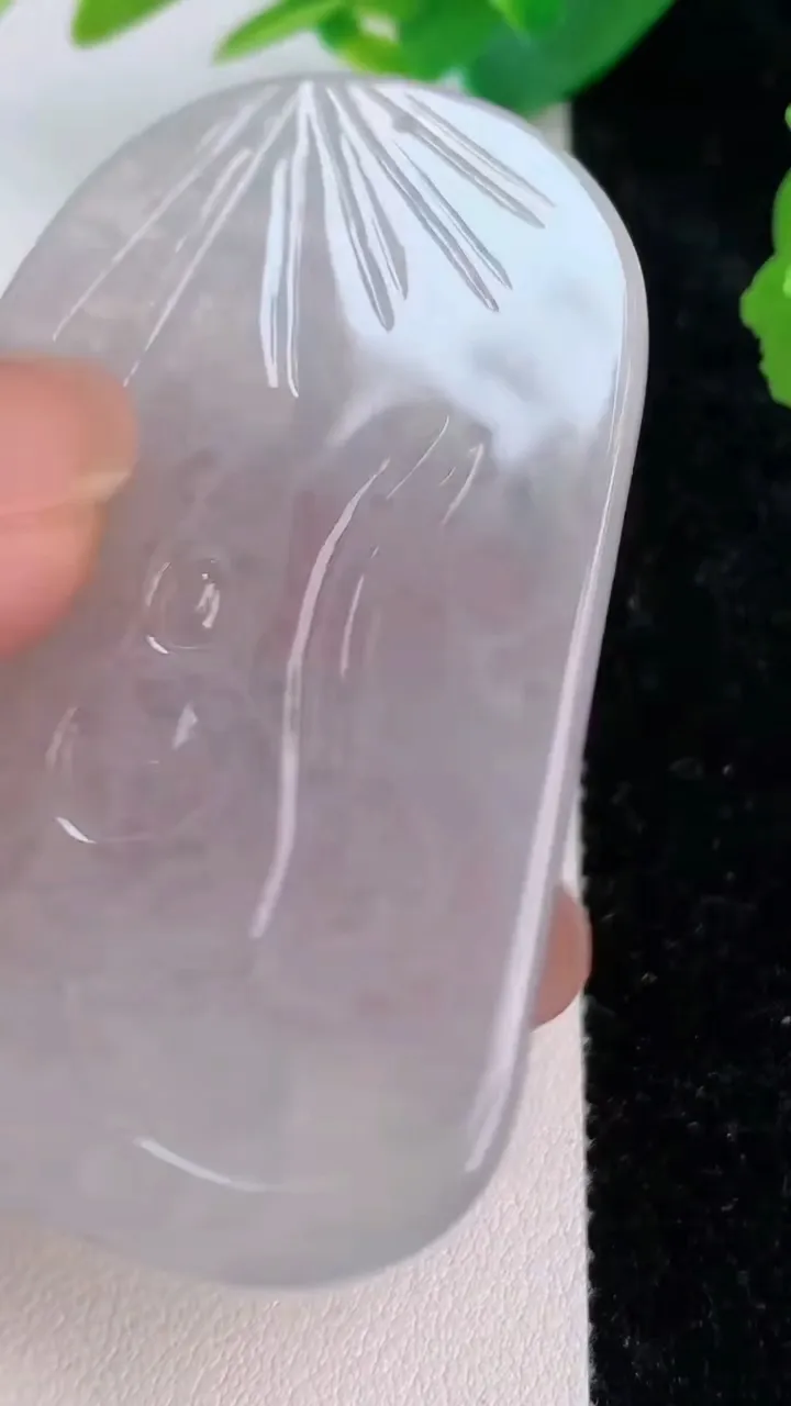 天然A货翡翠虚空藏观音菩萨吊坠，尺寸59.7-42.5-5.6，重量:31.82g
7月10日