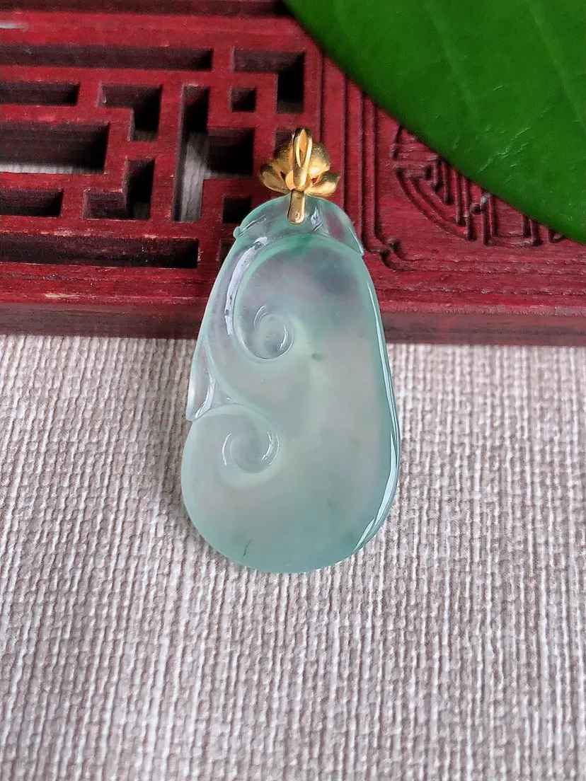 天然A货翡翠18K金扣头晴水如意吊坠尺寸37.3×30.6×17×4m量4.00g 0710