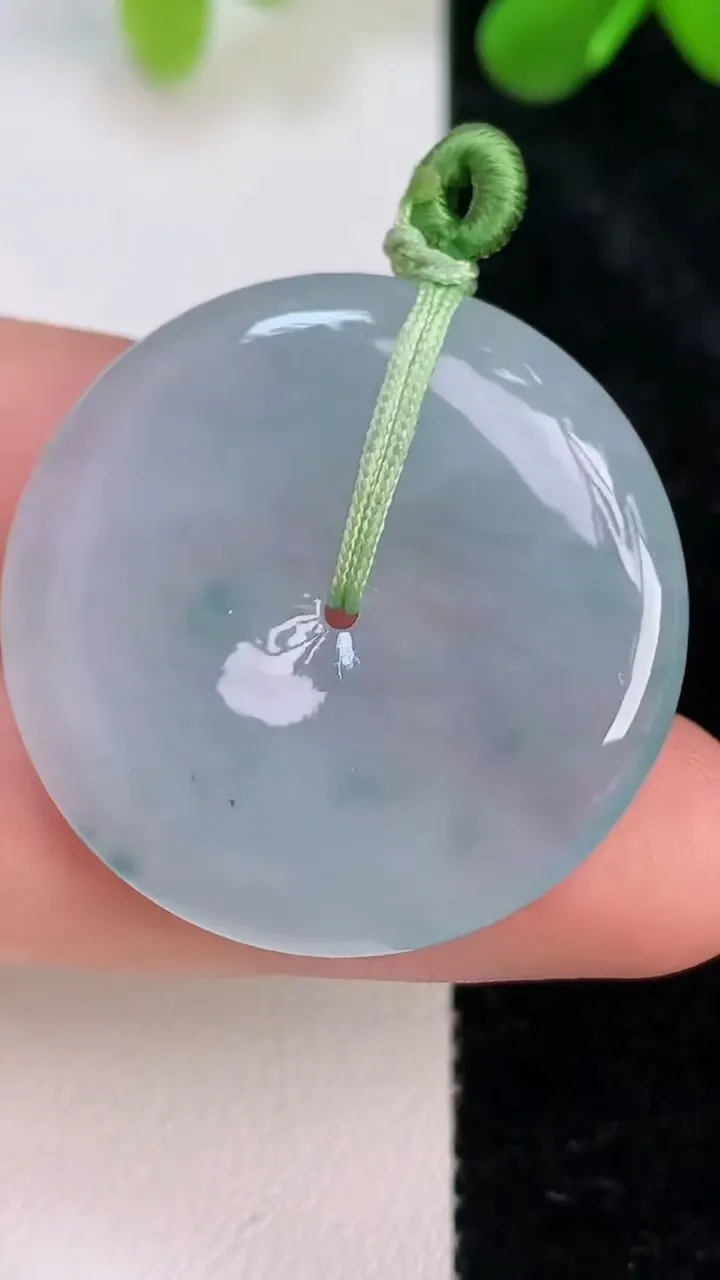天然A货翡翠飘花平安扣吊坠，尺寸31.2-5.4，重量:11.50g
7月10日