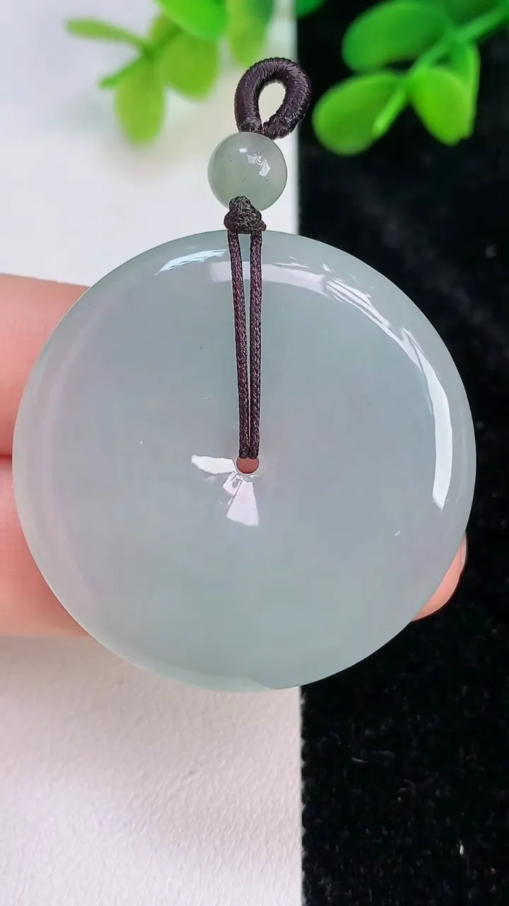 天然A货翡翠平安扣吊坠，尺寸38-5.3，重量:17.51g
7月10日