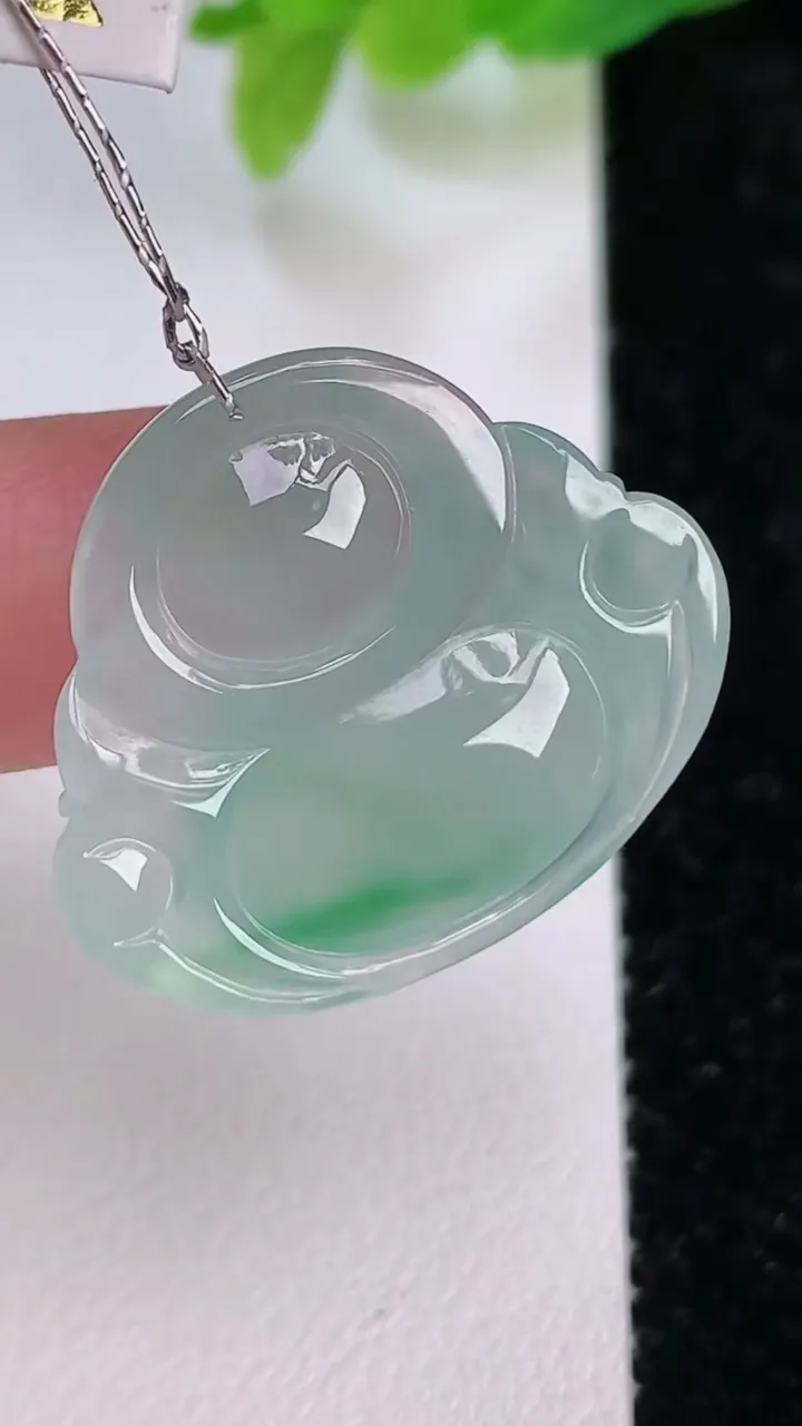 天然A货翡翠佛公吊坠，尺寸21.8-26-6.4，重量:5.22g
7月10日