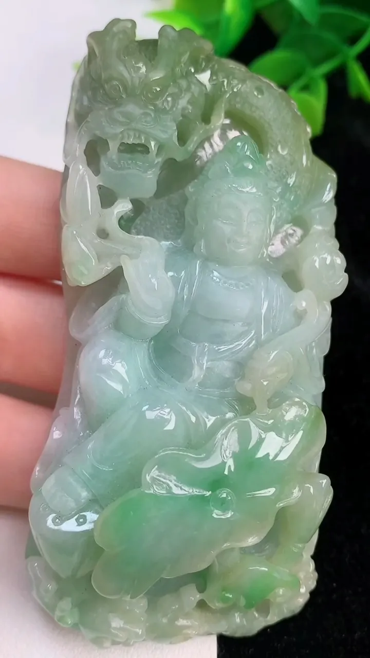 天然A货翡翠祥龙大势至观音菩萨吊坠，尺寸86-42-19，重:115.29g
7月10日