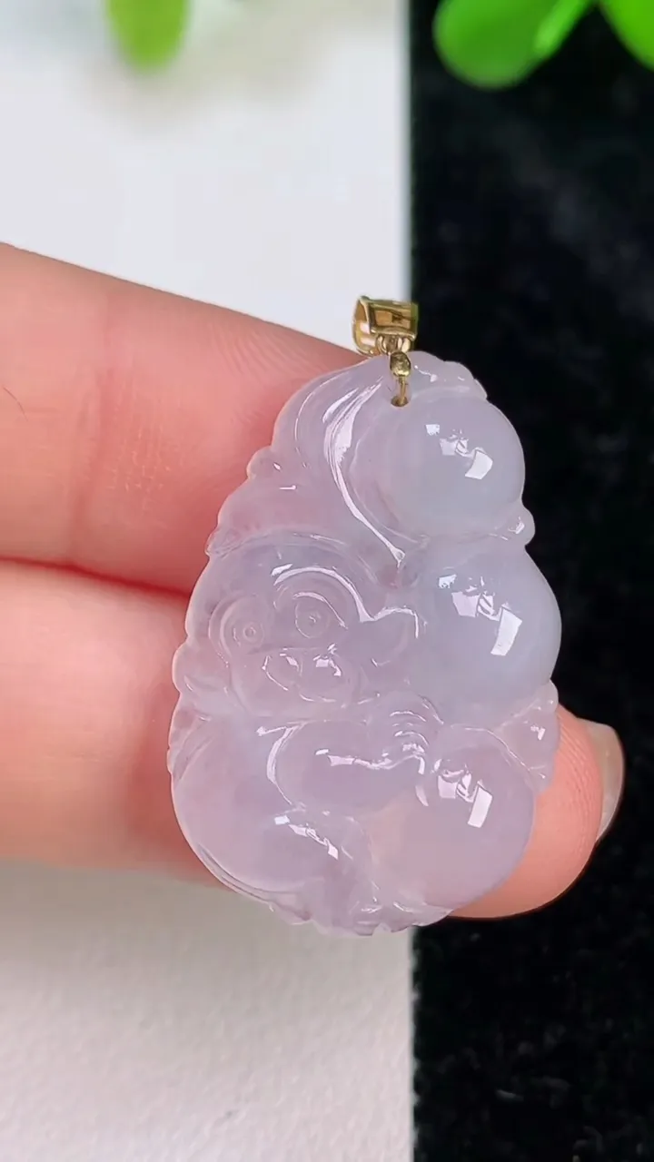 天然A货翡翠生肖猴吊坠，尺寸29.4-19.6-5.3，重量:5.46g
7月10日