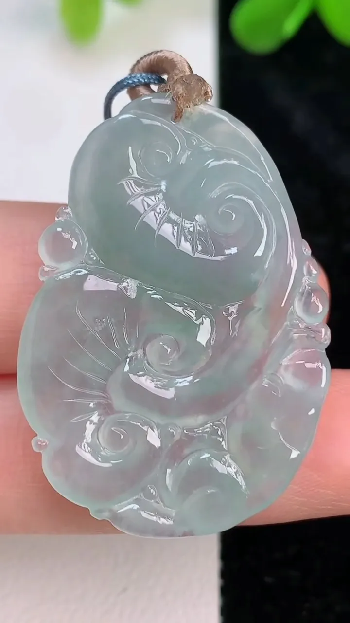天然A货翡翠今非昔比 蜥蜴吊坠，尺寸36-27-3.8，重量:8.16g
7月10日