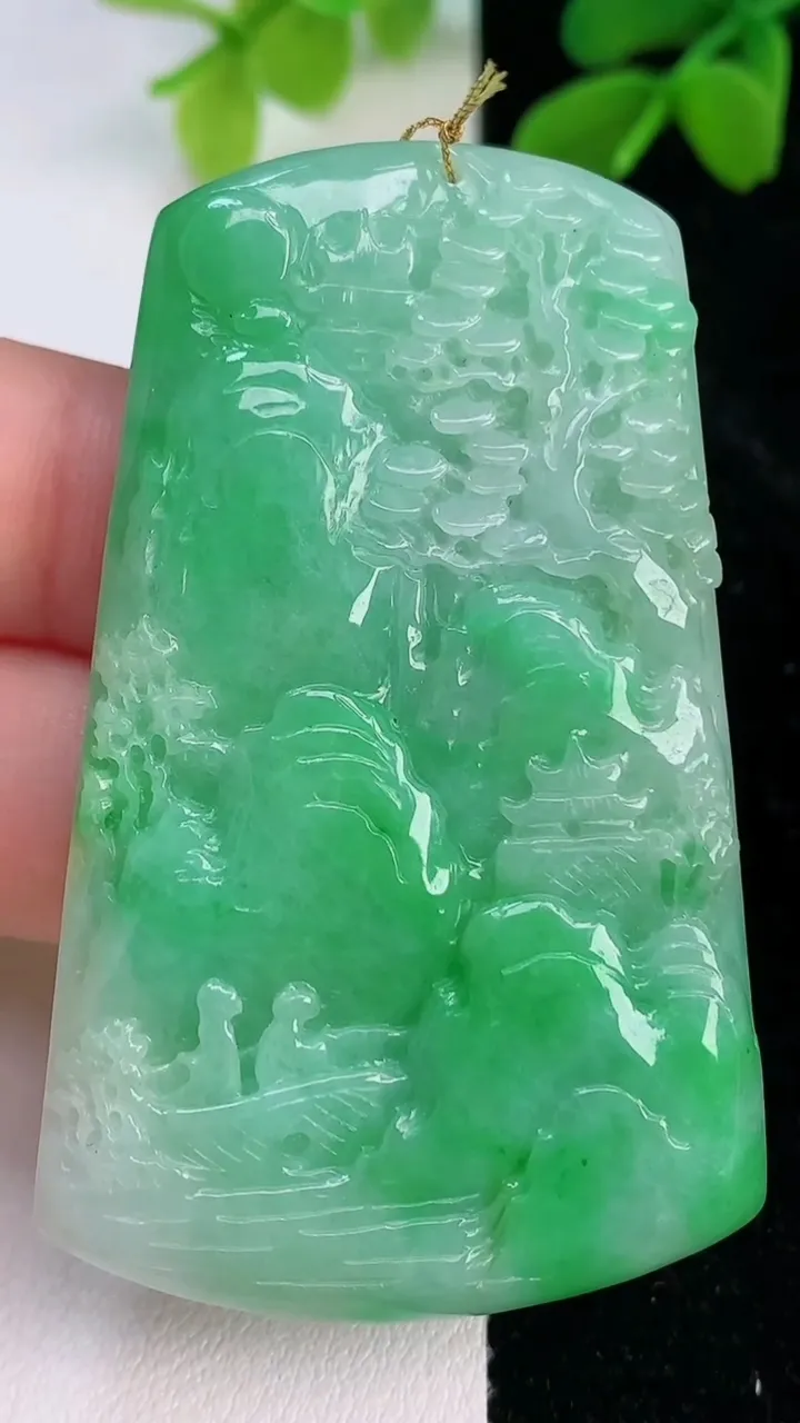 天然A货翡翠山水牌吊坠，尺寸59.5-37.8-5.6，重量:29.15g
7月10日