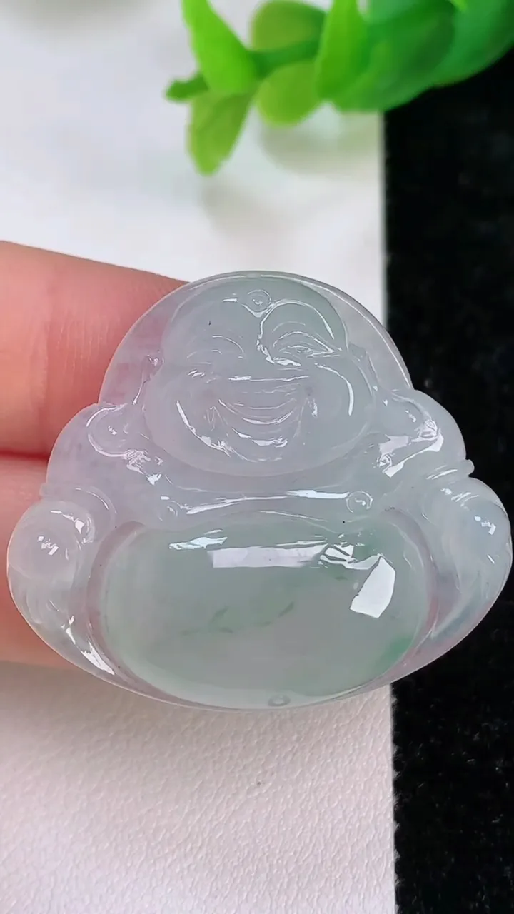 天然A货翡翠佛公吊坠，尺寸31.5-35.2-6，重量:10.00g
7月10日