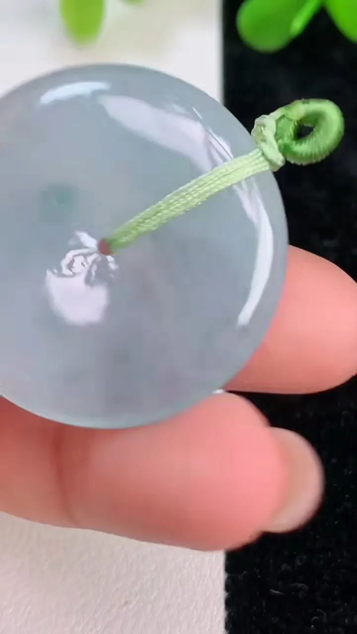 天然A货翡翠飘花平安扣吊坠，尺寸31.2-5.4，重量:11.50g
7月10日
