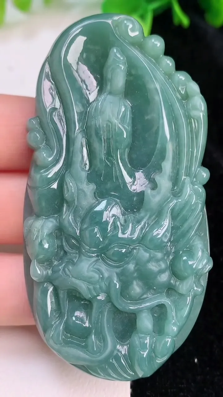 天然A货翡翠蓝水龙牌吊坠，尺寸73-38-11，重:58.23g
7月10日