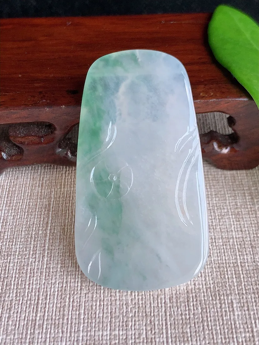 天然A货翡翠飘花大势至菩萨吊坠尺寸55×30×5m量19.59g 0709
