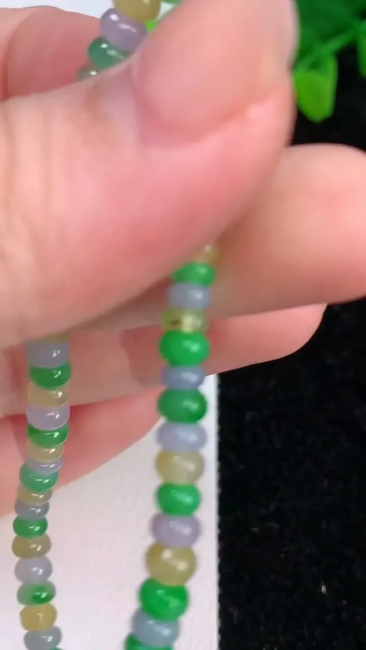 天然A货翡翠三彩算盘珠手串，尺寸4.2-2，重量:6.26g7月10日
工厂直销收藏佳品,种好水足，色泽均匀，有种有色，上手高大气！