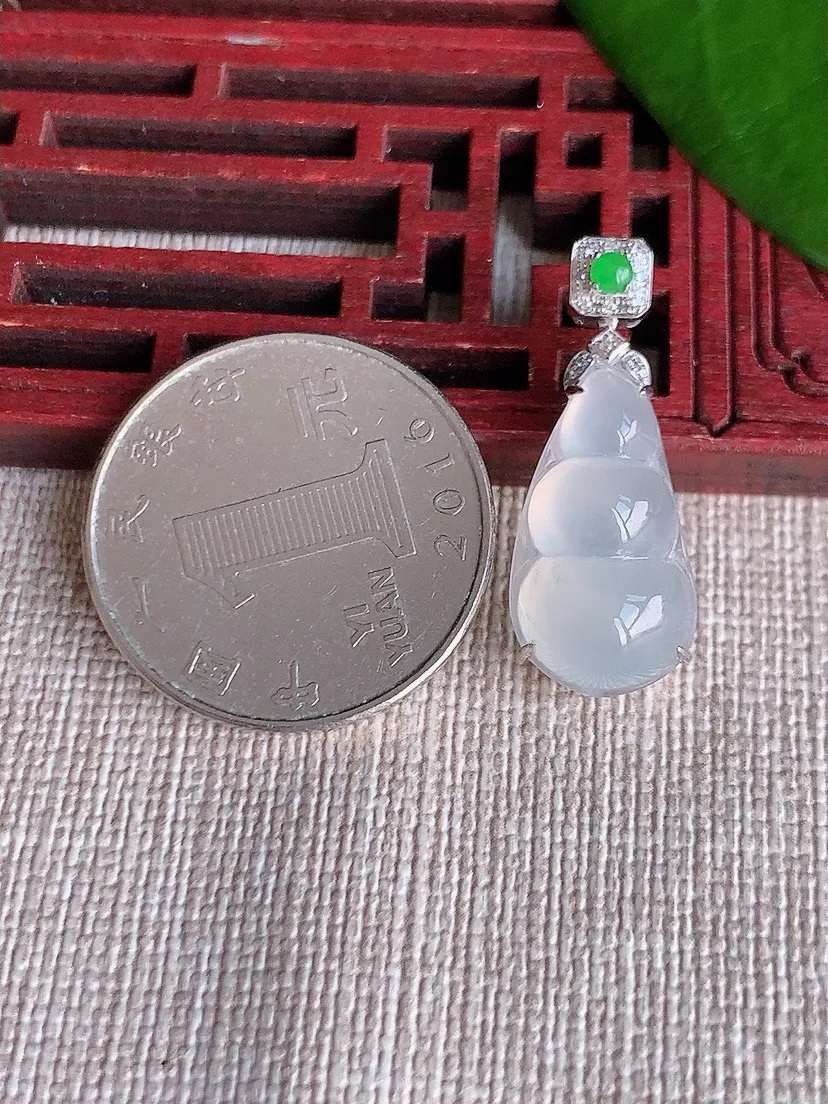 天然A货翡翠18K金伴白月光四季豆福豆平安豆吊坠尺寸27.3×19×11×8.8m量2.77g 0709