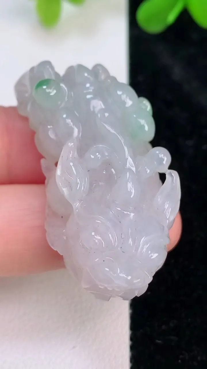 天然A货翡翠貔貅吊坠，尺寸42-21.4-13.6，重量:25.12g
7月10日